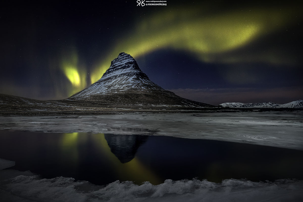 Aurora Boreal en Kirkjufell - Islandia